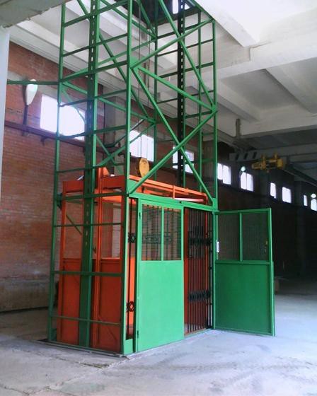 thang chở hàng