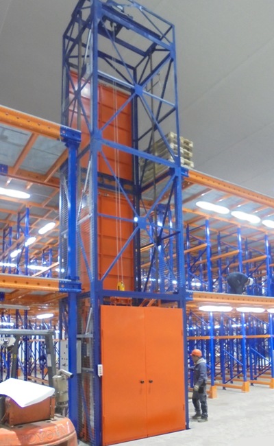 thang chở hàng 1000kg