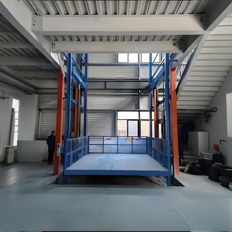 thang nâng hàng thủy lực 2000kg